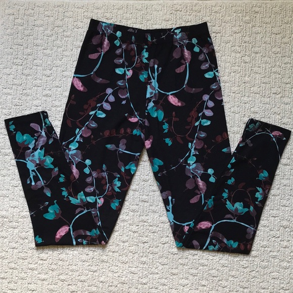 Leaf Patterned Leggings - Picture 1 of 7